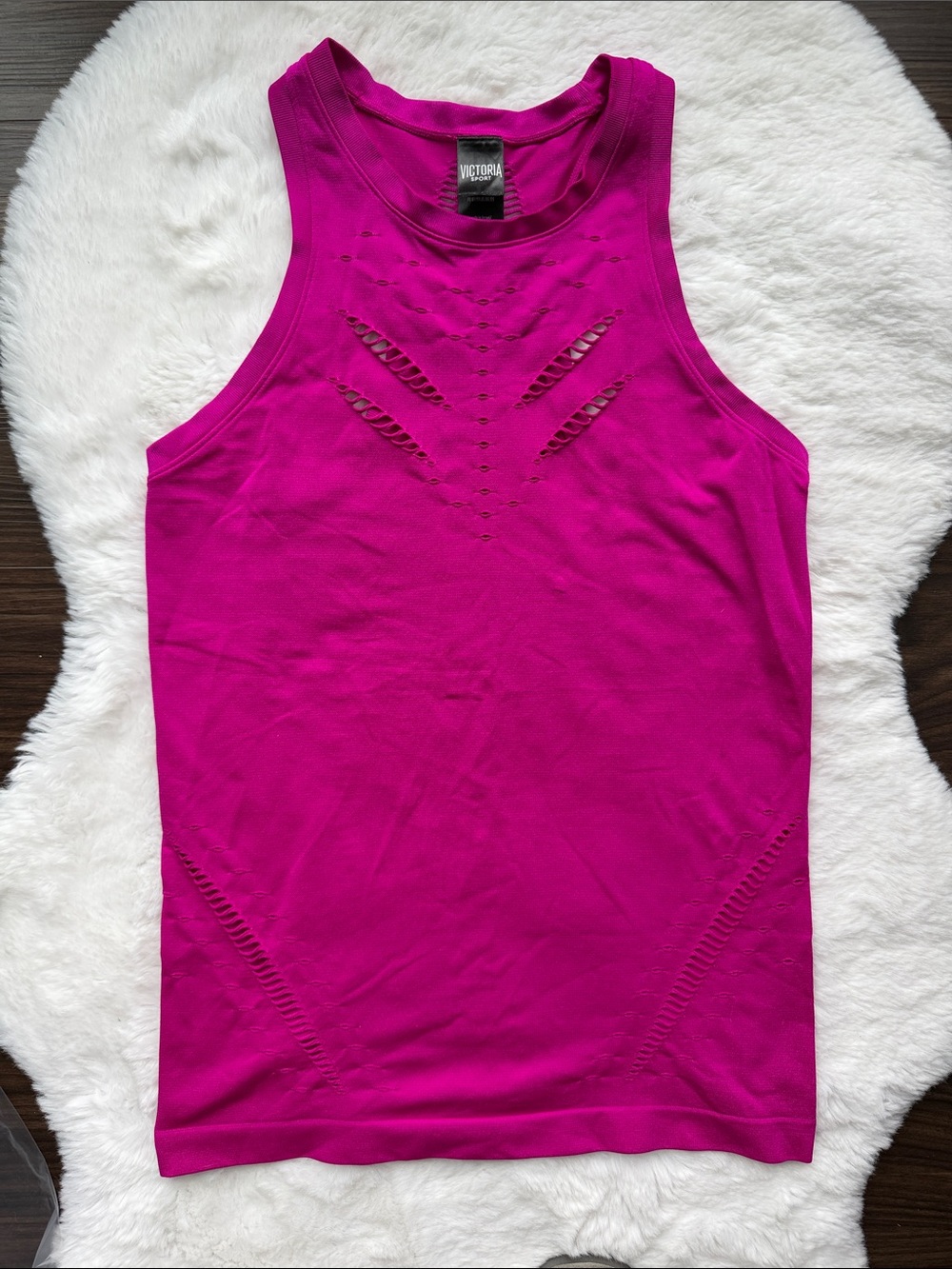 NWOT Victoria Sport Seamless Workout Tank Magenta size M
